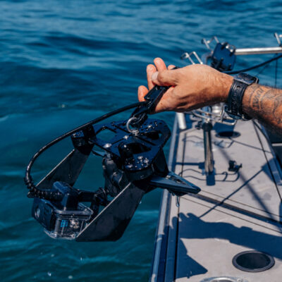 Seeker DeepScope 钻机被部署到水中进行水下实时研究。