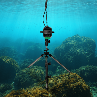 Seavu Explorer 安装在海底支架上，实时捕捉海底的水下画面